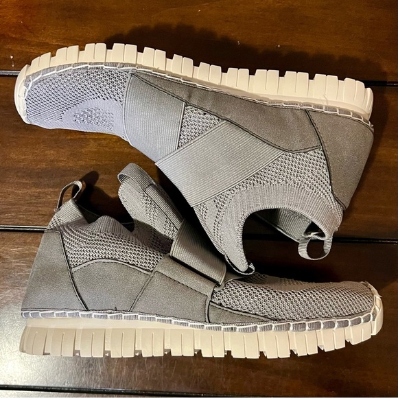 Yellow Box Acee Slip-On Sneakers – Women’s Size 7.5 - Picture 2 of 9